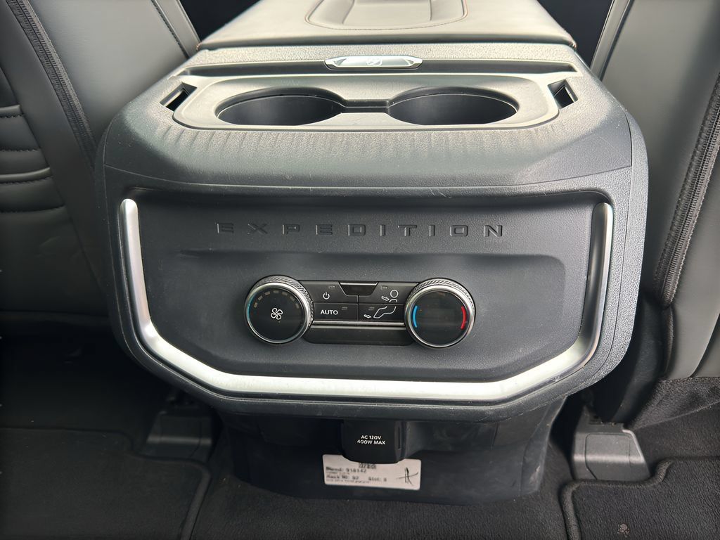Used 2025 Ford Expedition Active AWD/4WD image 18