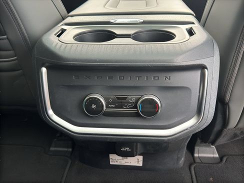 Used 2025 Ford Expedition Active AWD/4WD image 18