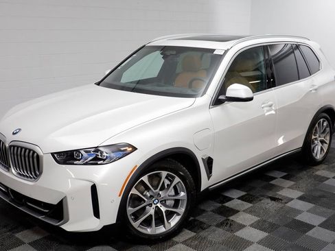 New 2026 BMW X5 xDrive50e AWD/4WD image 2