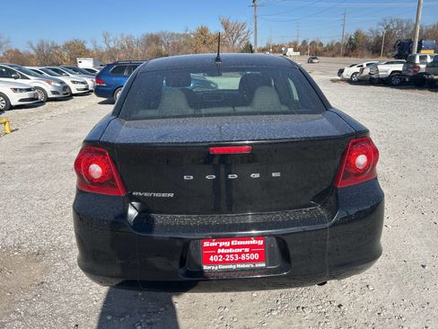 Used 2013 Dodge Avenger SE image 3