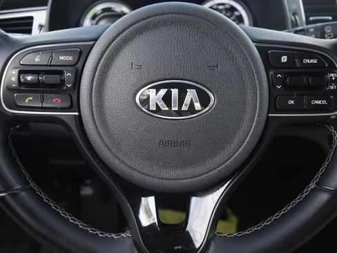 Used 2018 Kia Niro EX FWD image 15