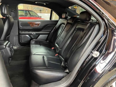 Used 2018 Lincoln Continental Premiere AWD/4WD image 21