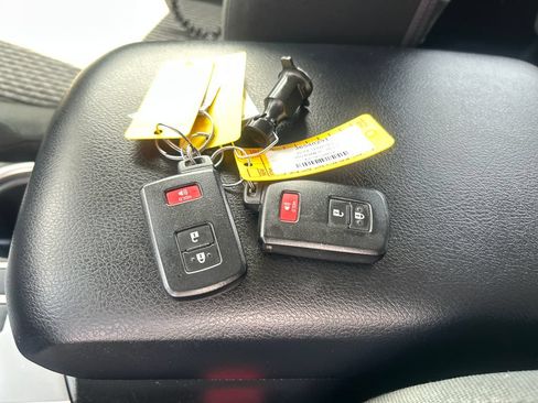 Certified 2021 Toyota 4Runner SR5 AWD/4WD image 26