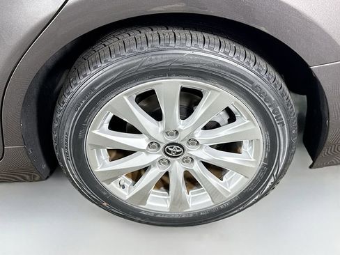 Certified 2018 Toyota Camry LE FWD image 33