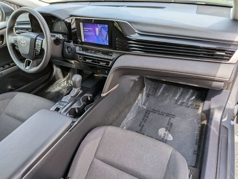 Used 2025 Toyota Camry LE FWD image 31