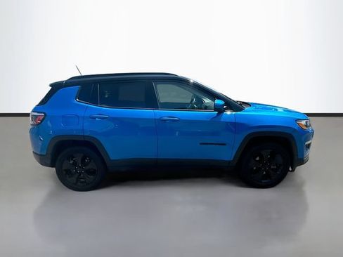 Used 2021 Jeep Compass Latitude w/ Sun and Sound Group AWD/4WD image 5