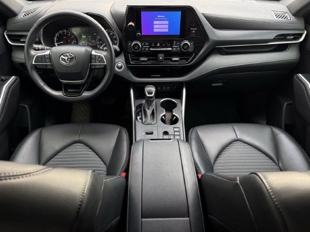 Used 2024 Toyota Highlander XSE FWD image 11