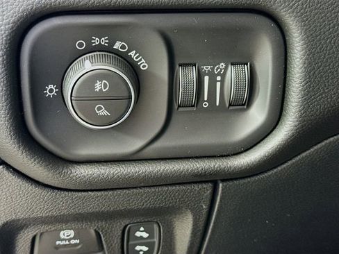 New 2026 RAM 1500 4x4 Crew Cab image 10