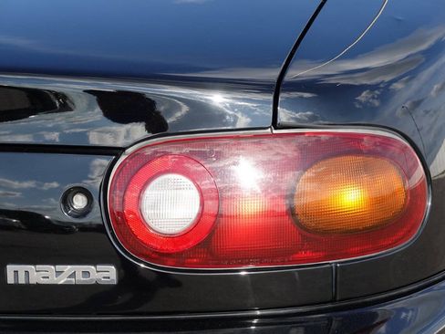 Used 1996 MAZDA MX-5 Miata RWD image 49