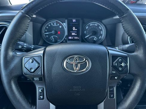 Used 2022 Toyota Tacoma TRD Off-Road image 23