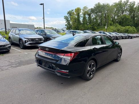 Used 2023 Hyundai Elantra SEL w/ Convenience Package FWD image 3