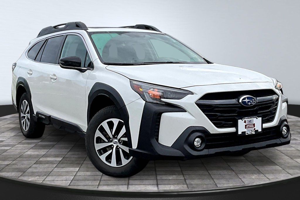 Used 2025 Subaru Outback Premium AWD/4WD image 3