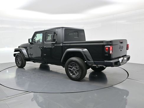 New 2025 Jeep Gladiator Sport image 9