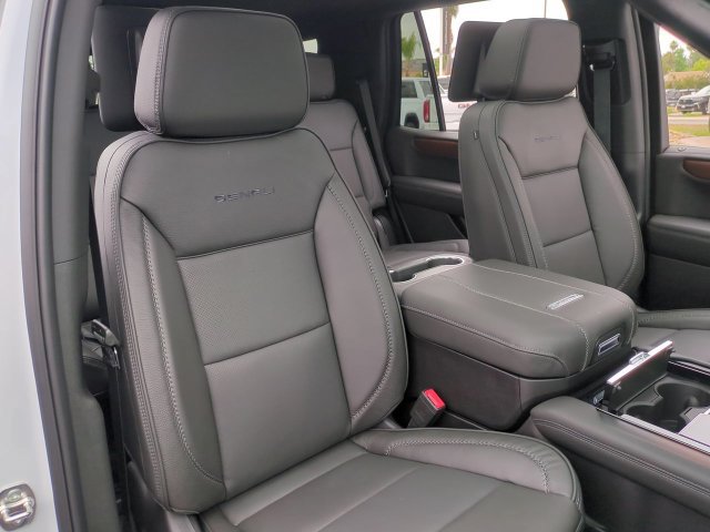 Used 2026 GMC Yukon Denali w/ Denali Reserve Package AWD/4WD image 30