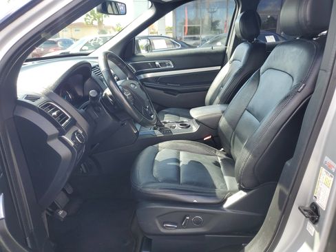 Used 2017 Ford Explorer XLT w/ Equipment Group 202A image 10
