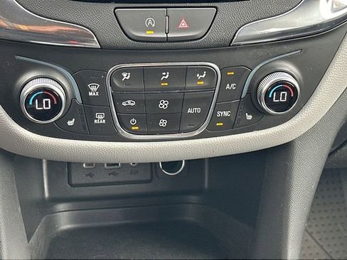 Used 2023 Chevrolet Equinox LT FWD image 23