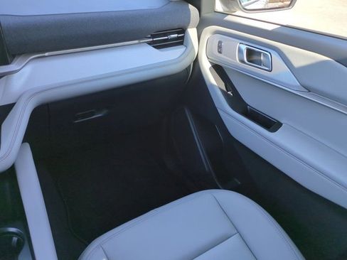 New 2026 Ford Explorer Active w/ Active Comfort Package image 17
