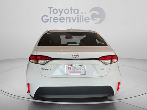 Used 2026 Toyota Corolla LE FWD image 5