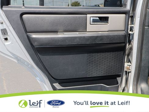 Used 2015 Ford Expedition XLT image 26