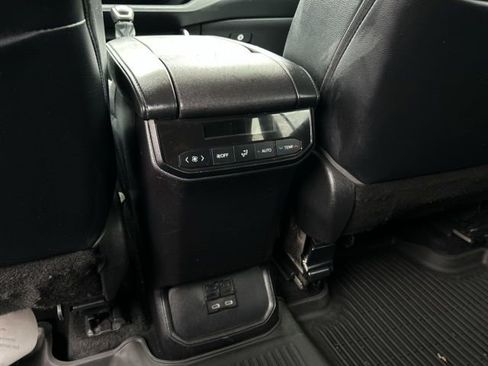 Used 2022 Toyota Highlander XLE image 26