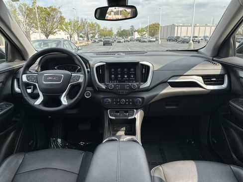 Used 2024 GMC Terrain SLT w/ Infotainment Package II image 29