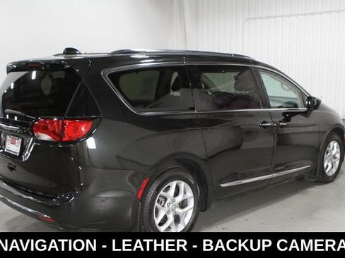 Used 2020 Chrysler Pacifica Touring-L Plus w/ Tire & Wheel Group FWD image 33