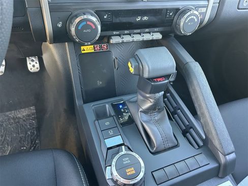 Used 2025 Toyota Tacoma TRD Sport w/ TRD Sport Upgrade Package image 20