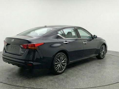 Used 2025 Nissan Altima 2.5 SV FWD image 9