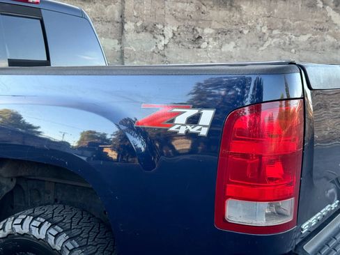 Used 2010 GMC Sierra 2500 SLT AWD/4WD image 9