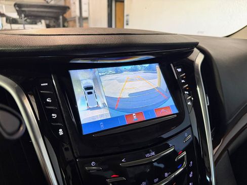 Used 2020 Cadillac Escalade ESV Luxury AWD/4WD image 19