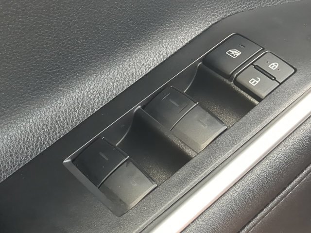 Used 2023 Toyota Highlander XSE FWD image 25
