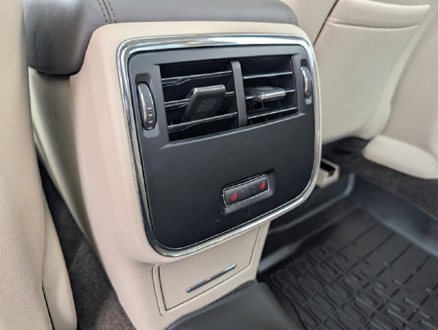 Used 2017 Lincoln Continental Select w/ Climate Package AWD/4WD image 7