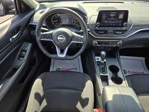 Used 2025 Nissan Altima 2.5 SV FWD image 13