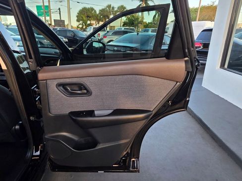 Used 2023 Nissan Rogue S FWD image 14