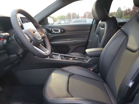 New 2026 Jeep Compass Latitude image 18