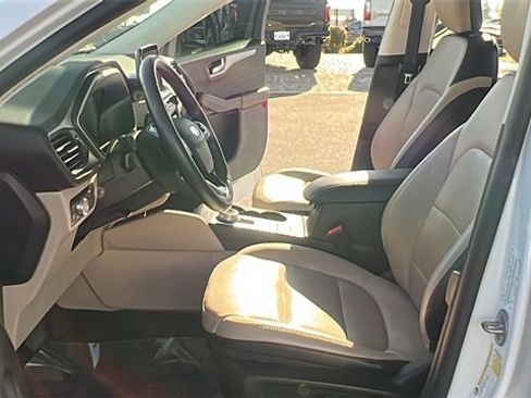 Certified 2022 Ford Escape SEL w/ Technology Package image 17