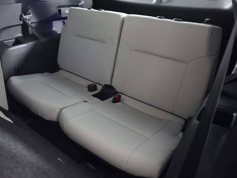 New 2025 Mitsubishi Outlander SE image 33