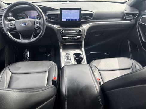 Used 2020 Ford Explorer XLT w/ Equipment Group 202A AWD/4WD image 15