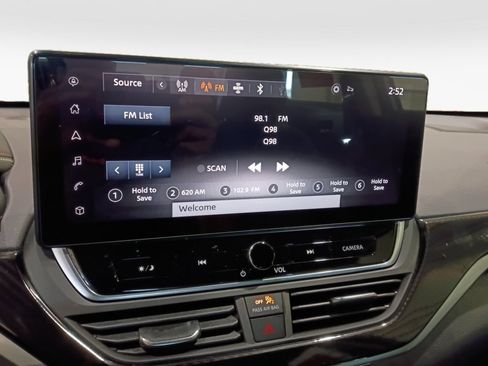 Used 2024 Nissan Altima 2.5 SR w/ SR Premium Package FWD image 17