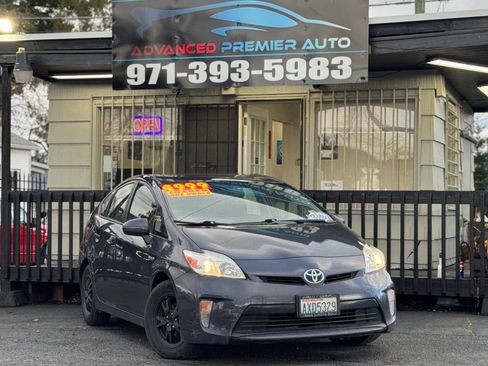 Used 2015 Toyota Prius Four image 1