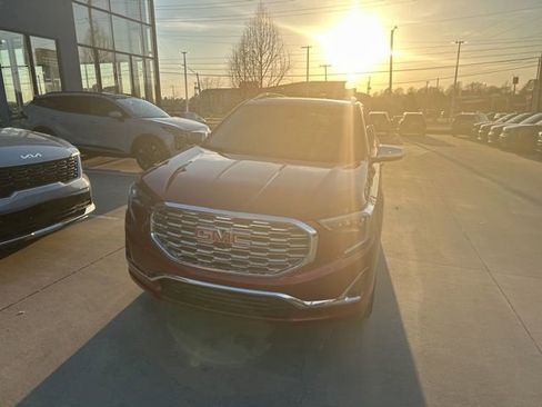 Used 2018 GMC Terrain Denali w/ Advanced Safety Package image 4