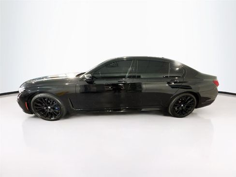Used 2022 BMW 740i w/ M Sport Package RWD image 2