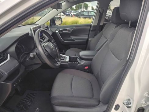 Used 2024 Toyota RAV4 XLE AWD/4WD image 5