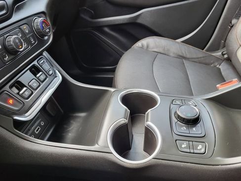 Used 2021 GMC Terrain SLT image 20