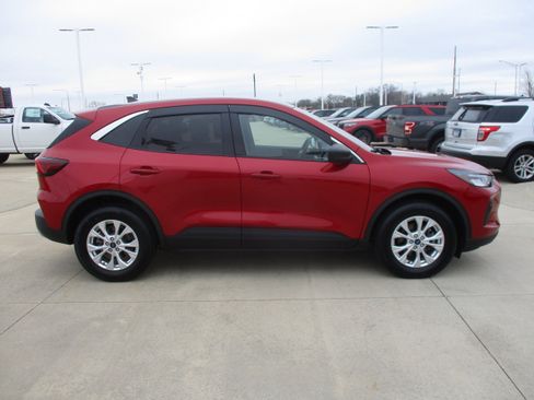Used 2023 Ford Escape Active w/ Tech Pack #1 AWD/4WD image 8