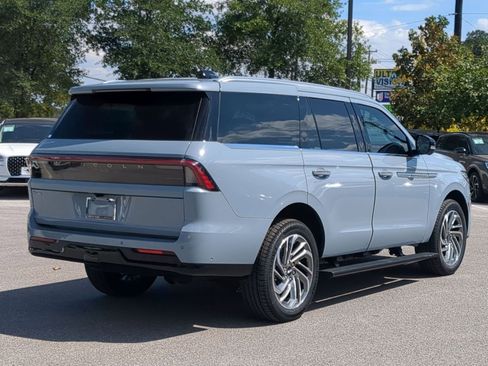New 2025 Lincoln Navigator Reserve image 3