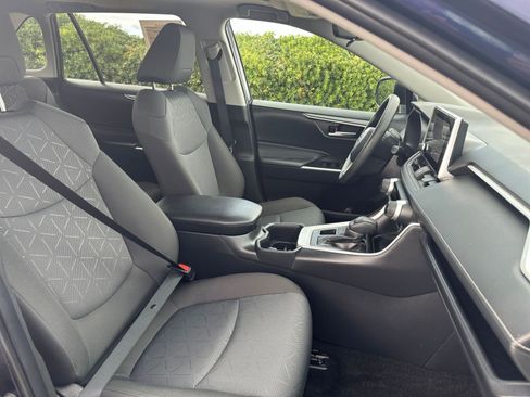 Used 2025 Toyota RAV4 XLE image 38