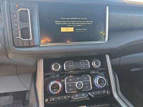 Used 2022 GMC Yukon XL Denali image 25