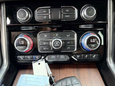 Used 2023 GMC Yukon Denali Ultimate AWD/4WD image 25