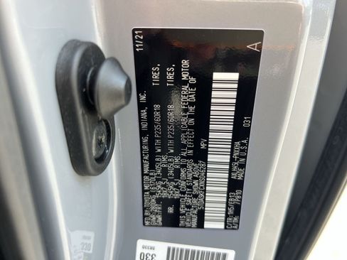 Used 2022 Toyota Sienna XLE Woodland Edition AWD/4WD image 30